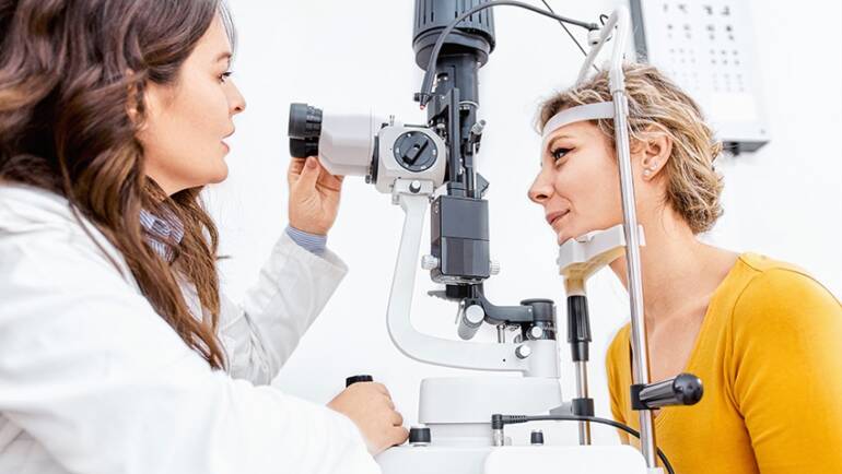 The Importance of Having Regular Eye Examinations With an Optometrist